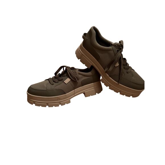 WOMENS US 11 UGG ASHTON HYBRID PLATFORM SNEAKER SHOE COMBAT LUG ~ MOSS GREEN - Picture 2 of 7